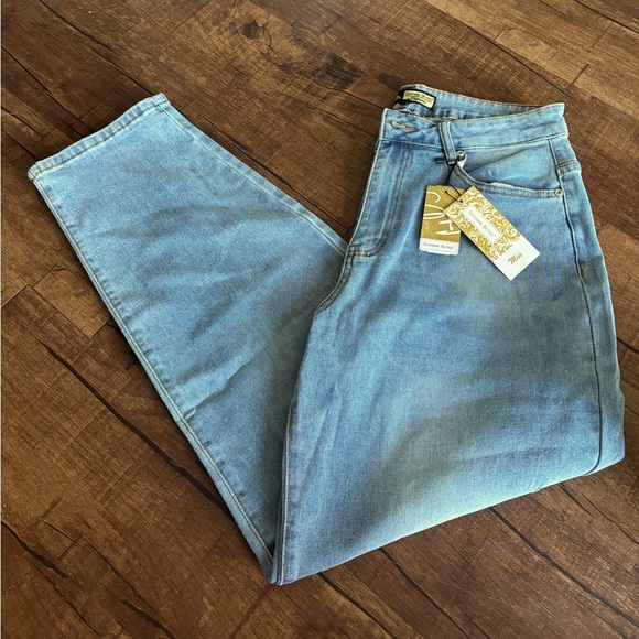 Suzanne Betro Denim - NWT | Suzanne Betro Mia High Waist Super Relaxed Jeans